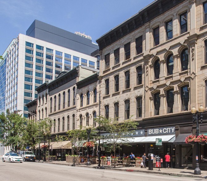 441-449 N Clark St, Chicago, IL à louer - Photo de l’immeuble – Image 3 sur 3