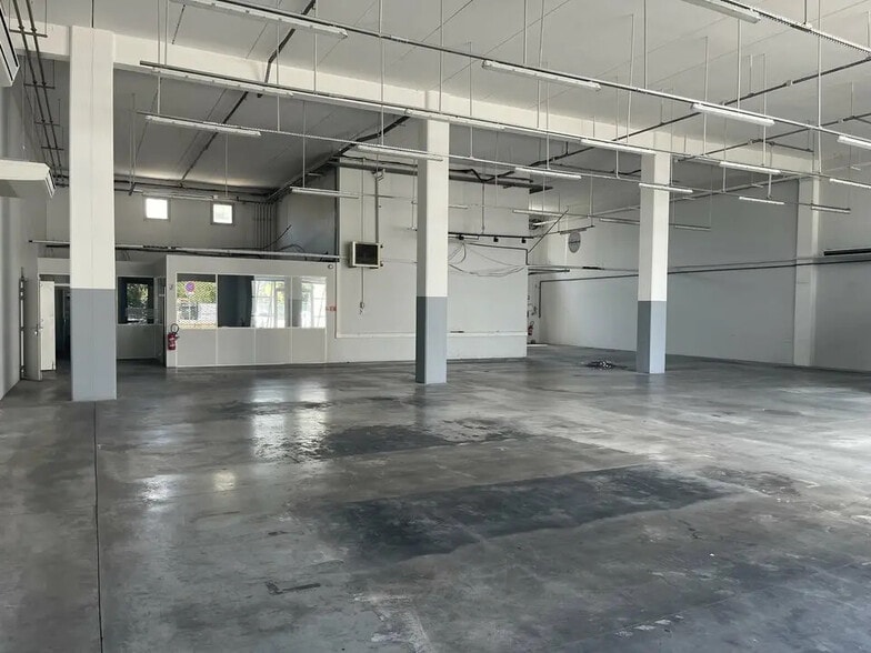 Local commercial dans Aubagne à louer - Photo intérieure – Image 2 sur 7