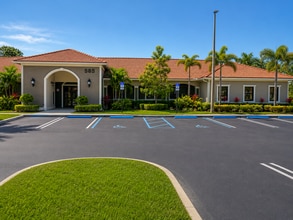 Lake Whitney Campus, Port Saint Lucie, FL à louer Photo intérieure– Image 2 sur 6