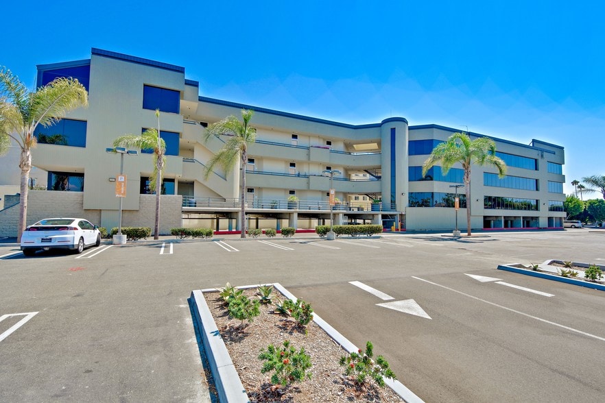 18141 Beach Blvd, Huntington Beach, CA à louer - Photo de l’immeuble – Image 3 sur 10