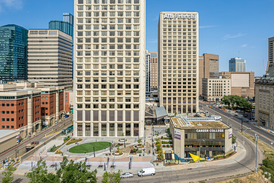 10020 100th St NW, Edmonton, AB à louer - Photo de l’immeuble – Image 2 sur 19