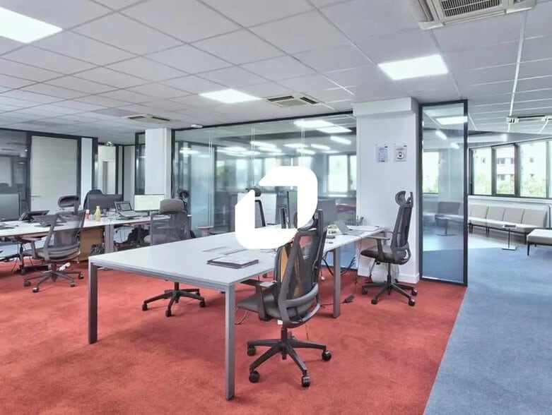 Bureau dans Le Kremlin-Bicêtre à louer - Photo de l’immeuble – Image 1 sur 10