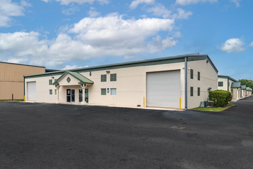 2200 NE 36th Ave, Ocala, FL à louer - Photo de l’immeuble – Image 2 sur 9