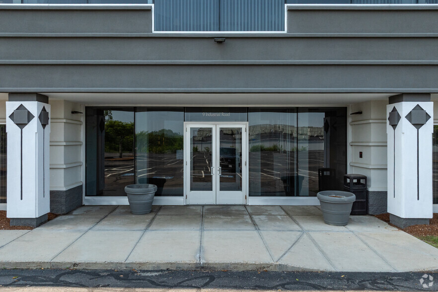 9 Industrial Rd, Milford, MA à louer - Photo de l’immeuble – Image 3 sur 21