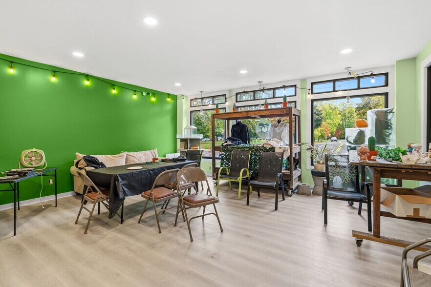 2342 Seneca St, Buffalo, NY à vendre - Photo de l’immeuble – Image 2 sur 28