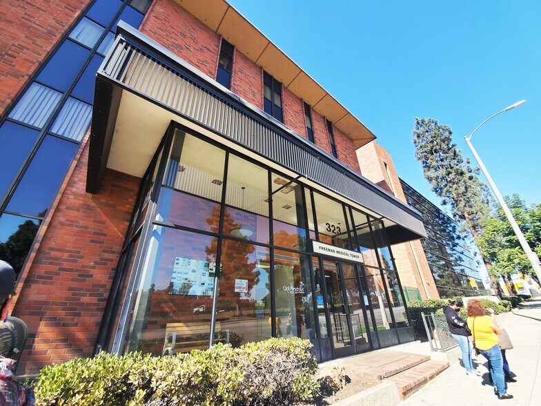 323 N Prairie Ave, Inglewood, CA à louer - Photo principale – Image 1 sur 11