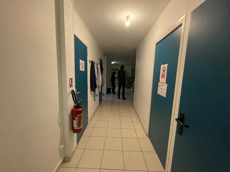 Bureau dans Le Petit-Quevilly à louer - Photo de l’immeuble – Image 3 sur 13