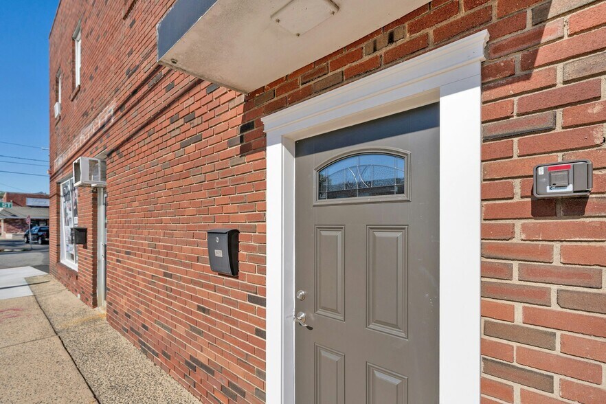 625 Bound Brook Rd, Middlesex, NJ à vendre - Photo de l’immeuble – Image 2 sur 24