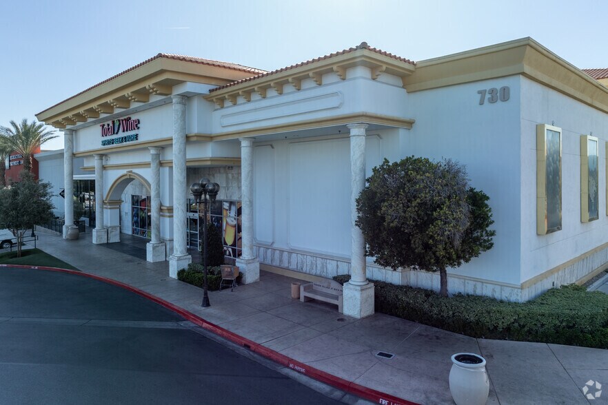 710-740 S Rampart Blvd, Las Vegas, NV à vendre - Photo de l’immeuble – Image 2 sur 5