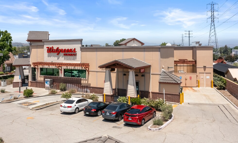 24790 Valley St, Santa Clarita, CA à vendre - Photo de l’immeuble – Image 2 sur 3