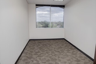 2525 N Loop Fwy W, Houston, TX à louer Photo de l’immeuble– Image 2 sur 6