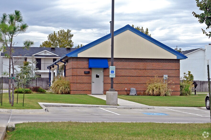 4528 Northwest Expy, Oklahoma City, OK à vendre - Photo de l’immeuble – Image 3 sur 3