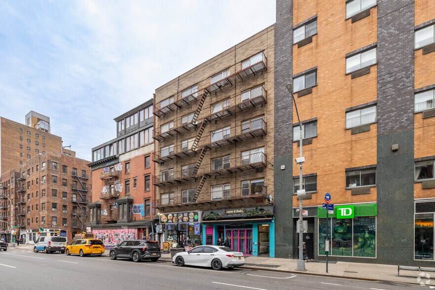 214-216 Seventh Ave, New York, NY à louer - Photo de l’immeuble – Image 3 sur 4