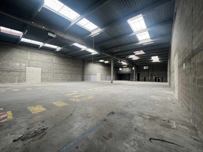 Plus de détails pour 12 Rue Robert Moinon, Goussainville - Bureau, Industriel/Logistique à louer