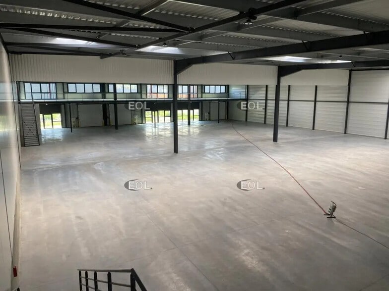 Industriel/Logistique dans Saint-Laurent-de-Mure à louer - Photo de l’immeuble – Image 3 sur 19