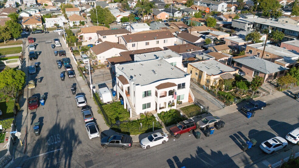 545 Eastmont Ave, East Los Angeles, CA à vendre - Photo de l’immeuble – Image 3 sur 19