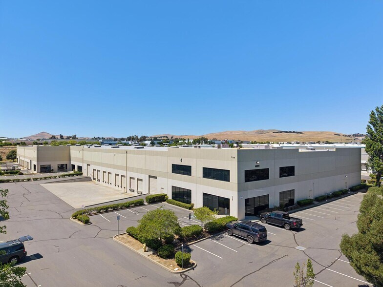 4201 Industrial Way, Benicia, CA à louer - Photo de l’immeuble – Image 2 sur 20