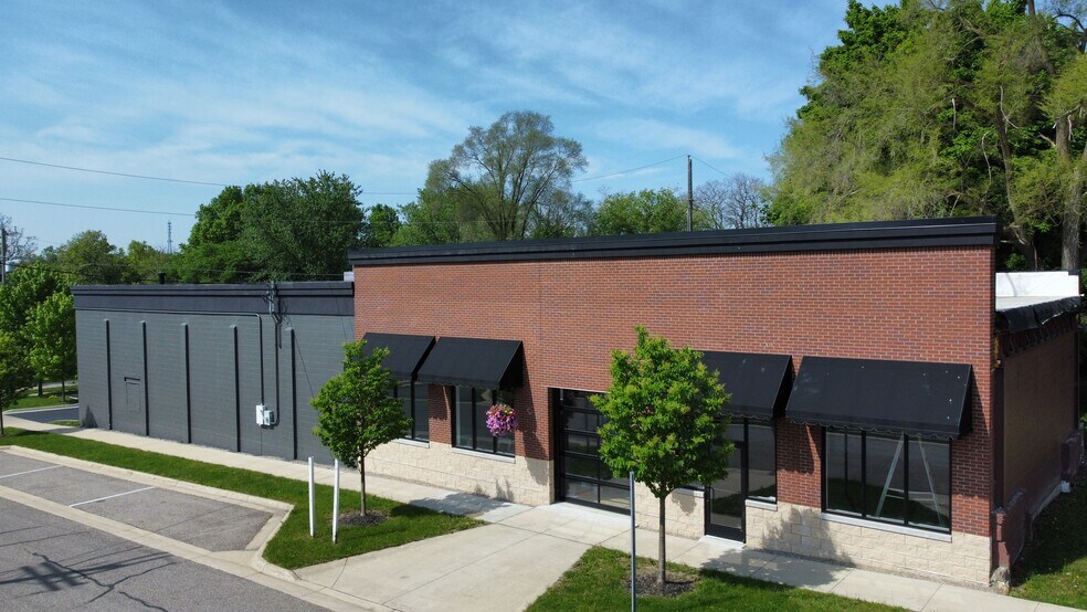 211 Main St, Pinckney, MI à vendre - Photo de l’immeuble – Image 1 sur 10