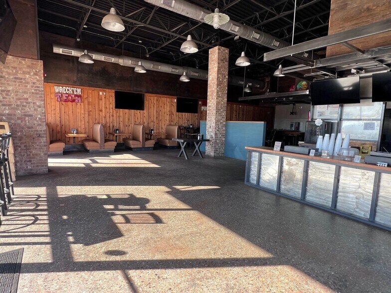 5412 Slide Rd, Lubbock, TX à louer - Photo de l’immeuble – Image 3 sur 7