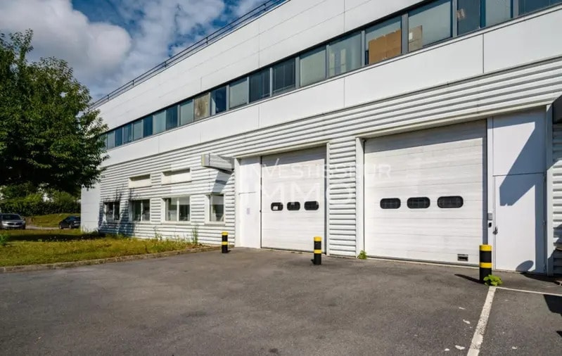 Local d’activités dans Cergy à louer - Photo de l’immeuble – Image 1 sur 9