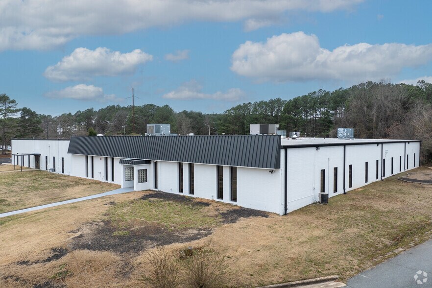 3211 Bramer Dr, Raleigh, NC à vendre - Photo principale – Image 1 sur 25