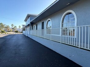 2421 Shreve St, Punta Gorda, FL à louer Photo de l’immeuble– Image 2 sur 2