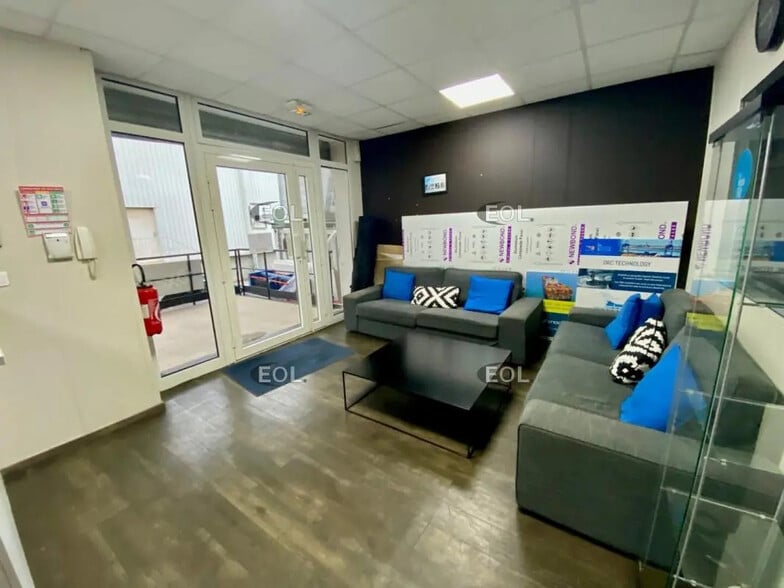 Local d’activités dans Marseille à louer - Photo de l’immeuble – Image 3 sur 13