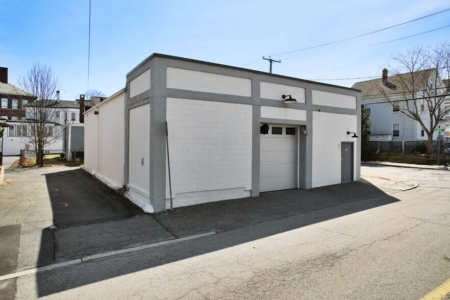 62 Adams St, Waltham, MA à vendre - Photo de l’immeuble – Image 2 sur 8