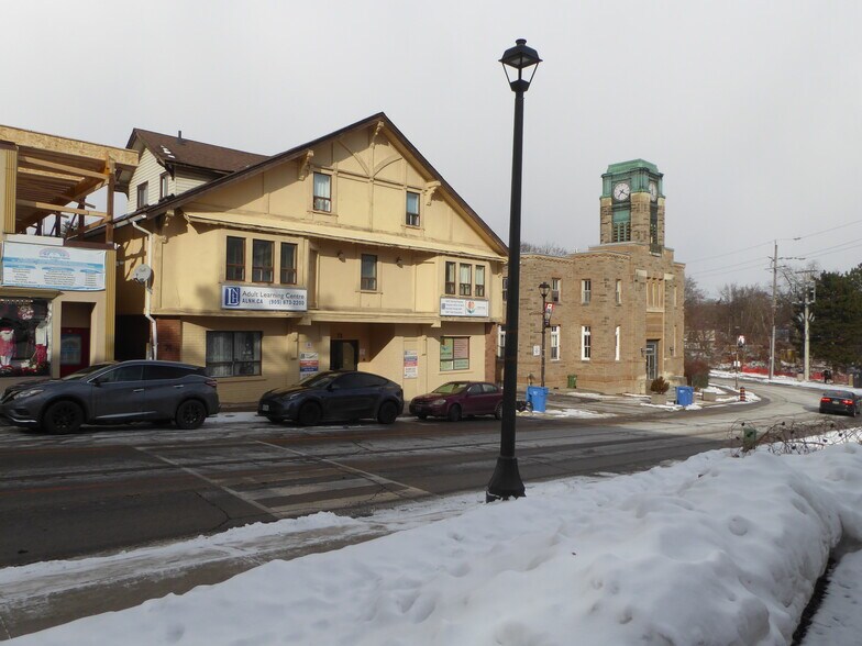 72 Mill St, Halton Hills, ON à vendre - Photo de l’immeuble – Image 2 sur 28