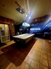 17751 Saticoy St, Reseda, CA à louer Photo de l’immeuble– Image 2 sur 8