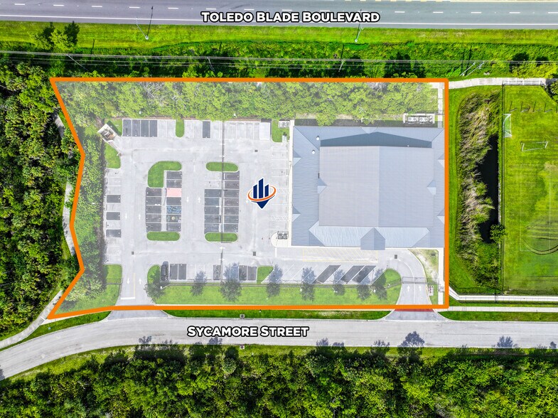 2597 Sycamore St, North Port, FL à vendre - Photo de l’immeuble – Image 3 sur 15