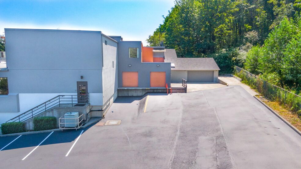 16705 Southcenter Pky, Tukwila, WA à louer - Photo de l’immeuble – Image 3 sur 22