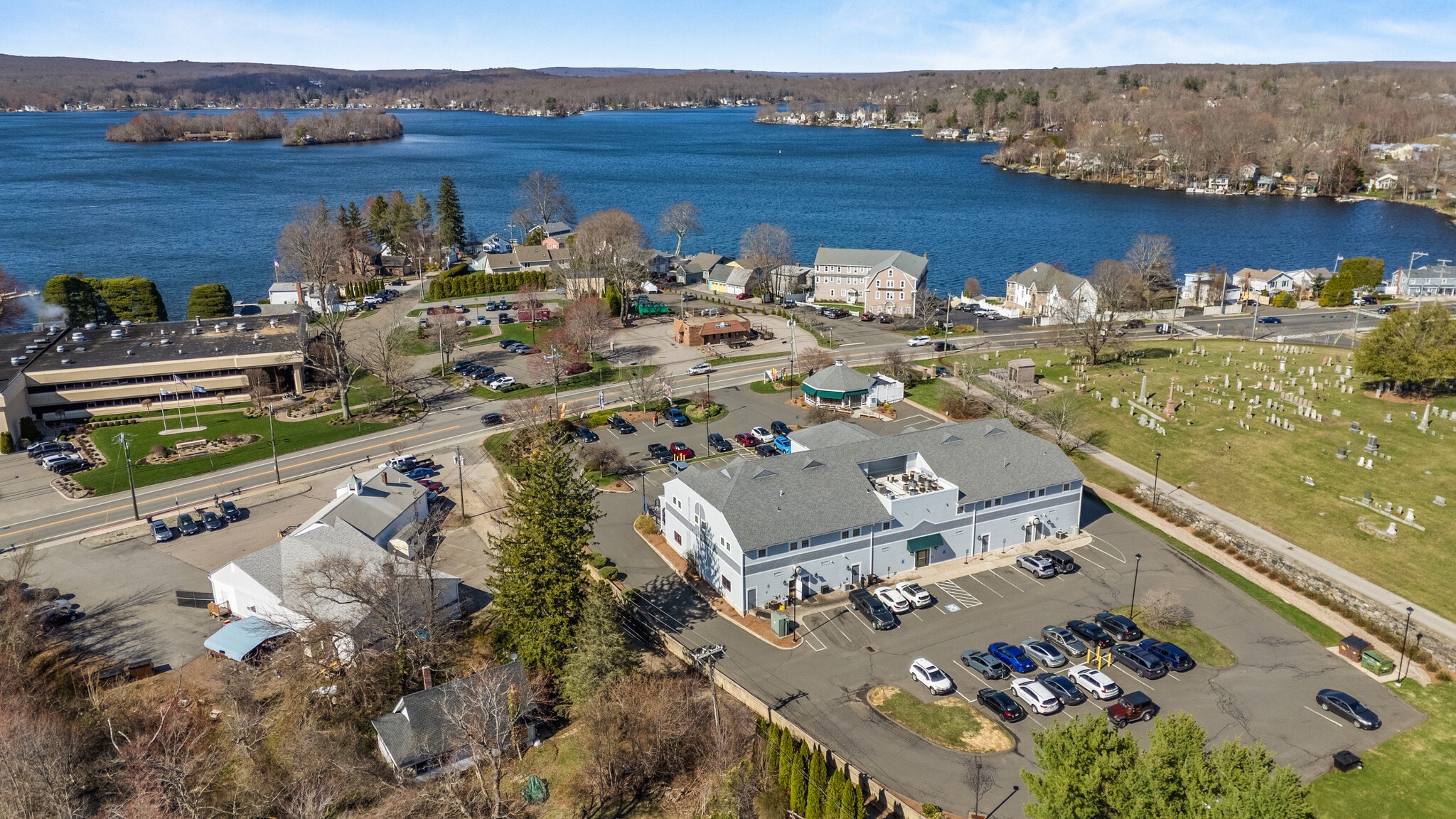 42 E High St, East Hampton, CT à louer Photo principale– Image 1 sur 23