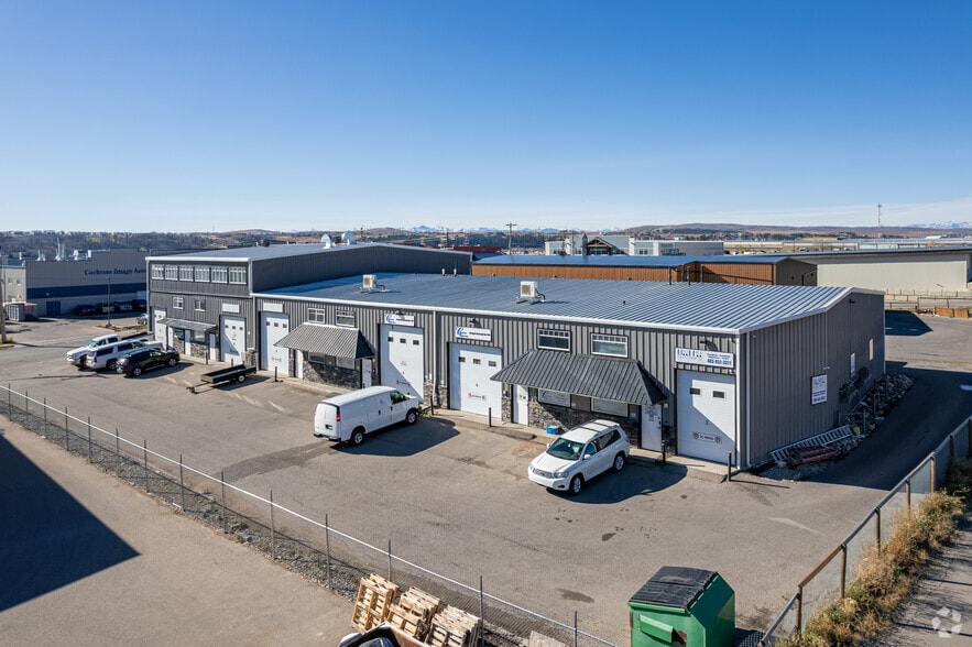 30 Griffin Ind Pt, Cochrane, AB à louer - Aérien – Image 3 sur 6