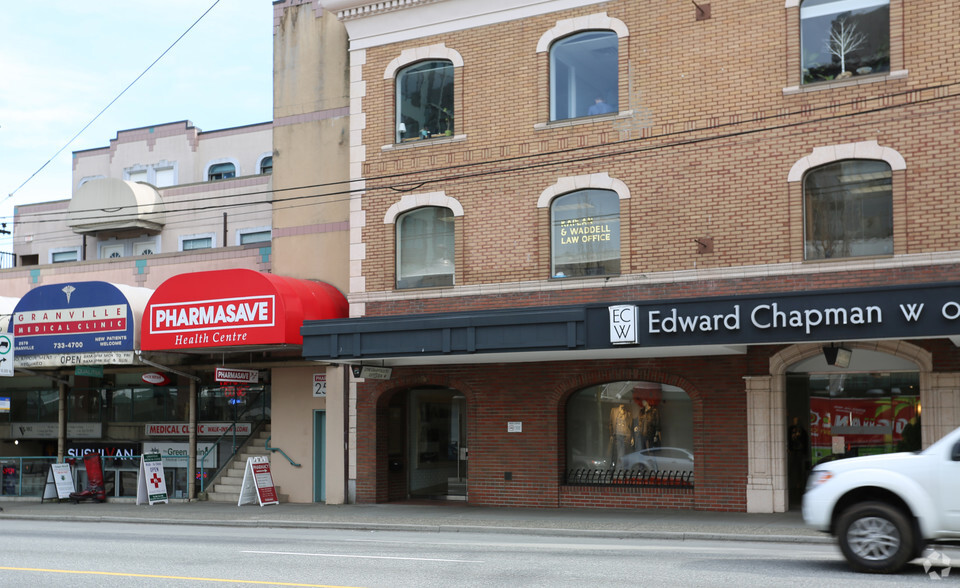 2590-2596 Granville St, Vancouver, BC à louer - Photo de l’immeuble – Image 3 sur 21
