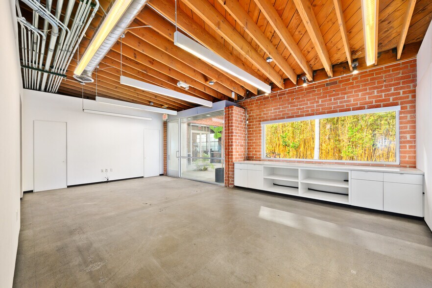4201 Redwood Ave, Los Angeles, CA à louer - Photo de l’immeuble – Image 3 sur 14