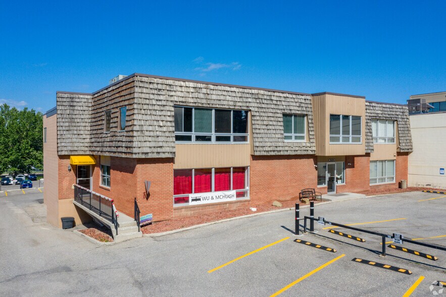 9715 Horton Rd SW, Calgary, AB à louer - Photo de l’immeuble – Image 1 sur 5