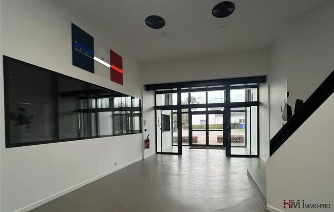 Plus de détails pour Bureau, Local commercial à louer