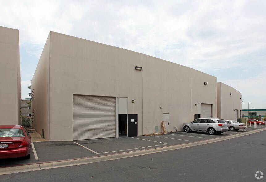 9924 Mesa Rim Rd, San Diego, CA à louer - Photo de l’immeuble – Image 3 sur 4