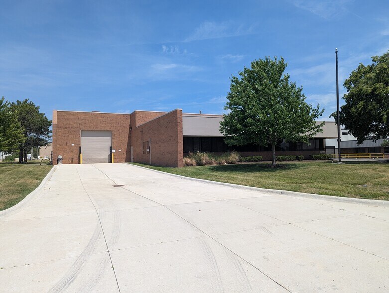 45700 Mast St, Plymouth, MI à louer - Photo de l’immeuble – Image 2 sur 15