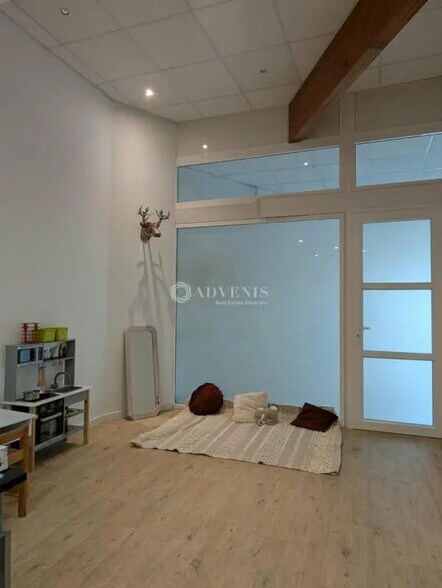 Bureau dans  à louer - Photo de l’immeuble – Image 3 sur 4