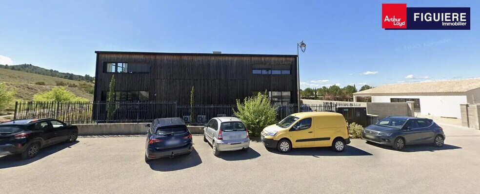 Local d’activités dans Charleval à louer - Photo de l’immeuble – Image 2 sur 14