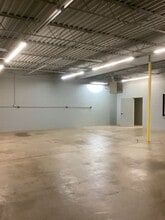 22073 N Pepper Rd, Lake Barrington, IL à louer Photo intérieure– Image 2 sur 3