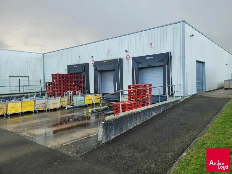 Local d'activités dans Allonnes à vendre - Photo de l’immeuble – Image 1 sur 5