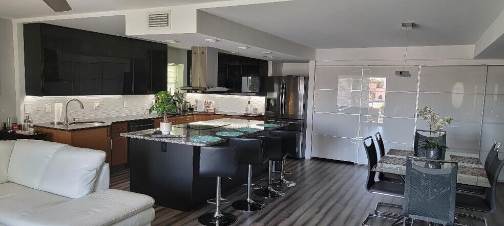 125 110th Ave, Treasure Island, FL à vendre - Photo intérieure – Image 3 sur 34