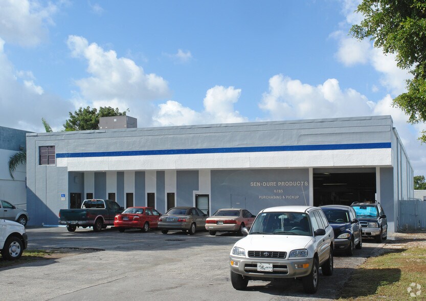6785 NW 17th Ave, Fort Lauderdale, FL à vendre - Photo principale – Image 2 sur 5