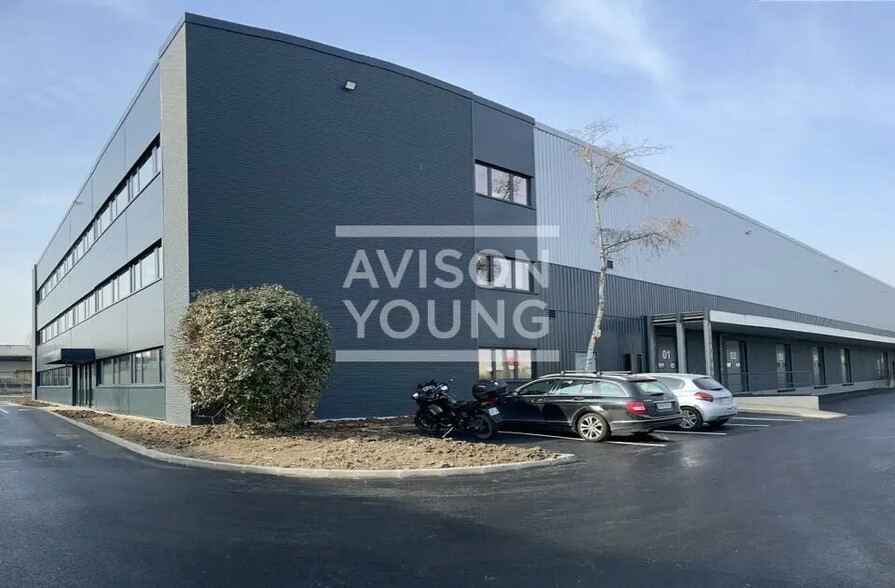 Local d’activités dans Bobigny à louer - Photo de l’immeuble – Image 2 sur 4