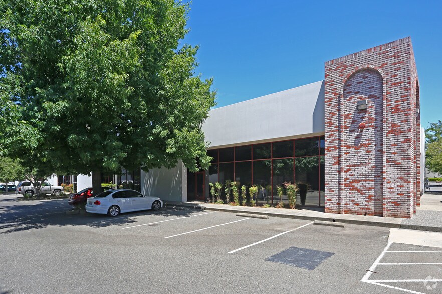 9812 Old Winery Pl, Sacramento, CA à louer - Photo de l’immeuble – Image 2 sur 4