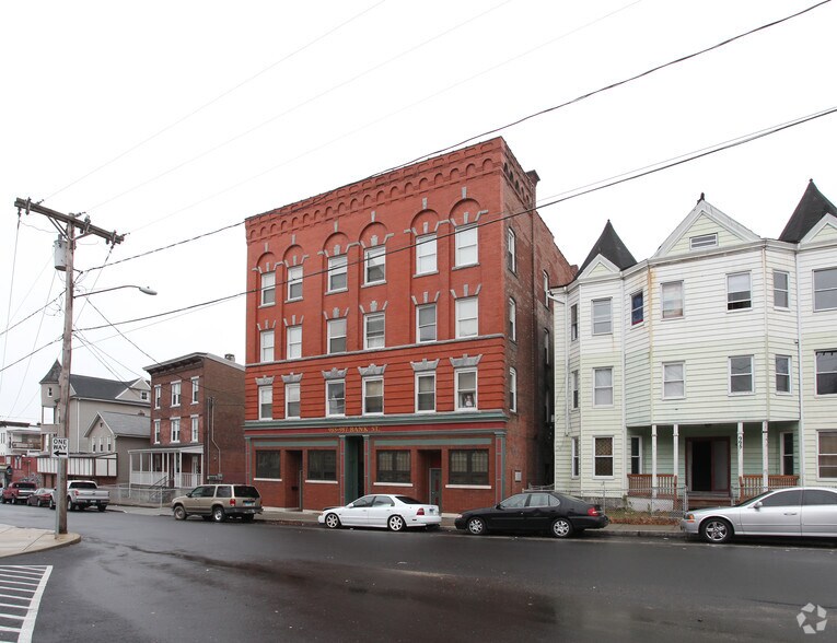 985-987 Bank St, Waterbury, CT à vendre - Photo principale – Image 1 sur 2