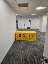 5901 W Century Blvd, Los Angeles, CA à louer Photo intérieure– Image 1 sur 2